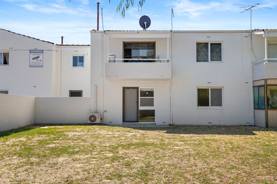 2 / 15 Corvus Place, Rockingham