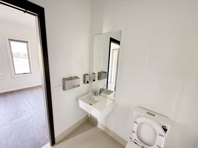 85 Plane Avenue, Mambourin