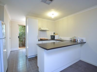 9 / 3 Great Eastern Highway, Somerville