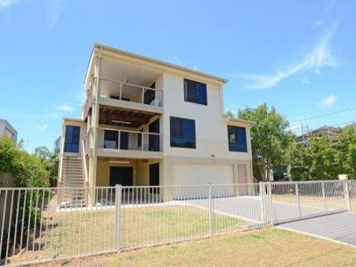 2 / 600 The Esplanade, Urangan