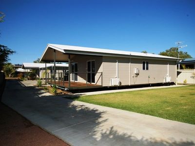 8 Robin Road, Longreach