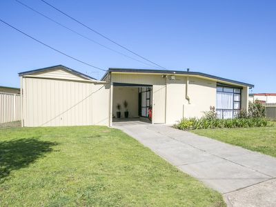 6 Churchill Drive, Modbury North