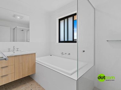 47 Lewis Crescent, Finley