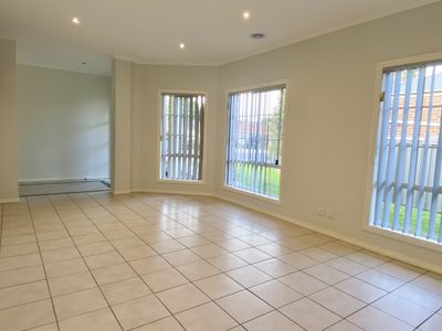 12 Maculata Place, Manor Lakes