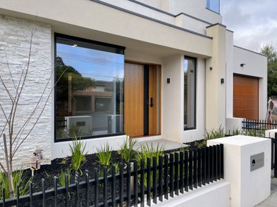 8B Hinkler Road, Glen Waverley