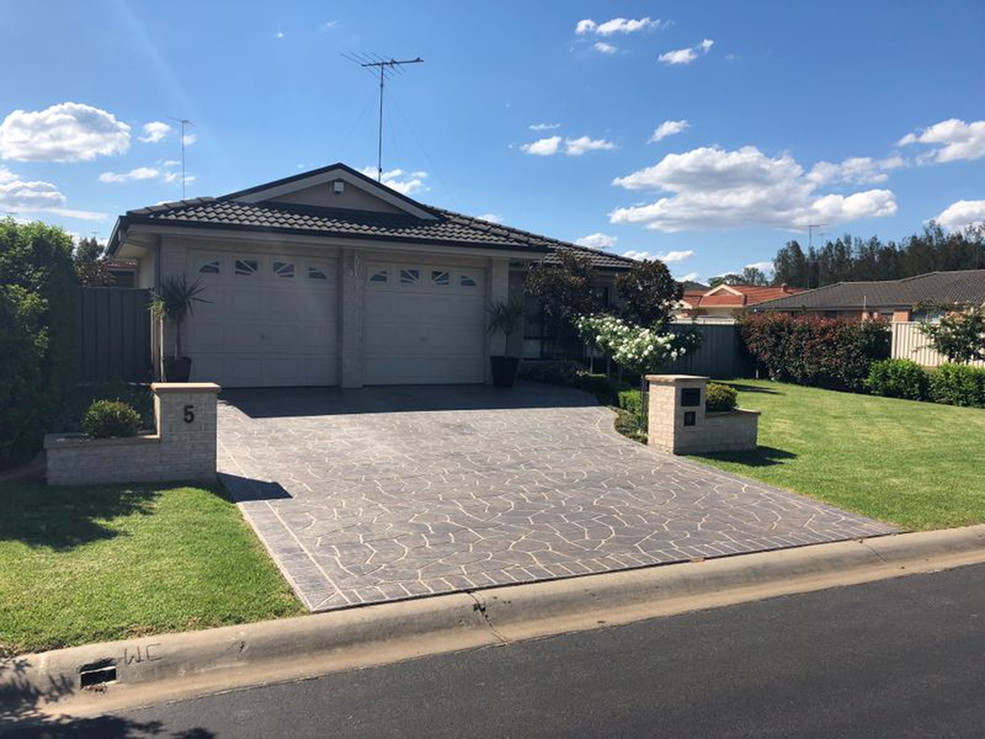 5 Talara Avenue, GLENMORE PARK