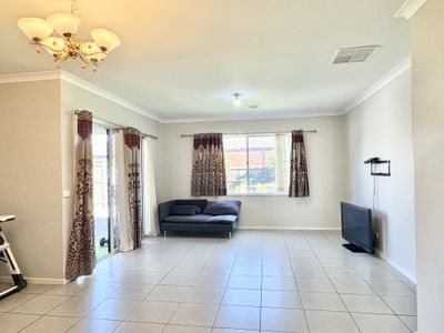 18 Dutch Avenue, Manor Lakes