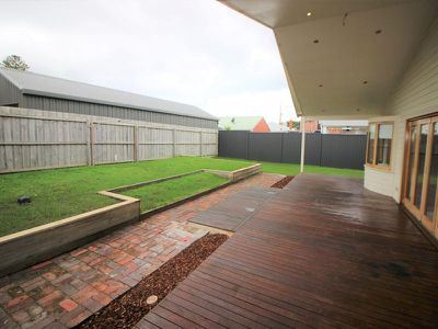 246 Autumn Street, Manifold Heights