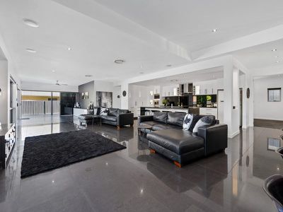 27 Greendragon Crescent, Upper Coomera
