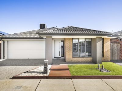12 Bessie Drive, Cranbourne West