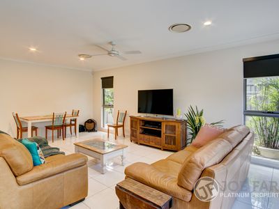 33 CARTAGENA LANE, Coombabah