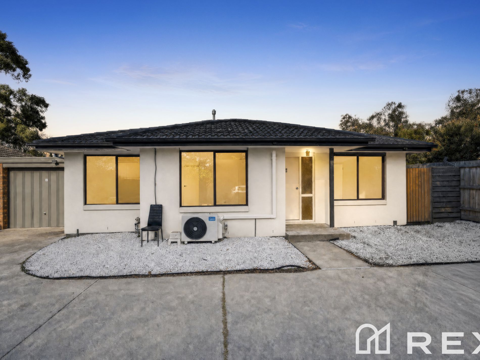 5 / 16 Heywood Crescent, Cranbourne North