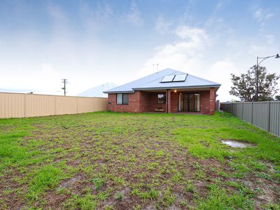 4 Fairlead Link, South Guildford