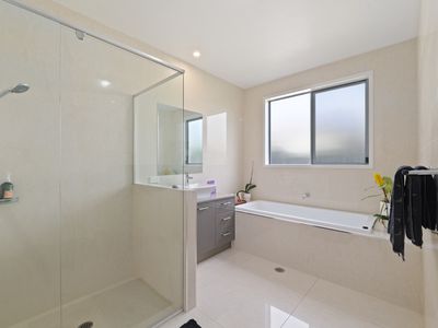 38 TARAWA STREET, Kawana Island