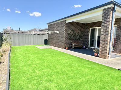10 Brockwell Crescent, Manor Lakes