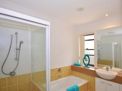 10 Riverbreeze Avenue, Noosa Waters
