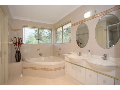 10 Willmott Court, Rochedale South