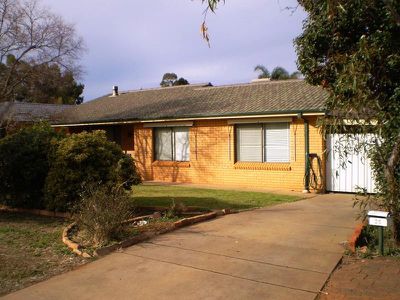 35 Meadowbank Drive, Dubbo