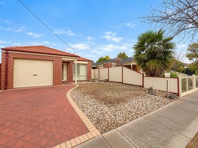 1 / 3 Enfield Avenue, Werribee