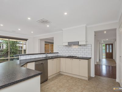8 Colwyn Drive, Narre Warren South
