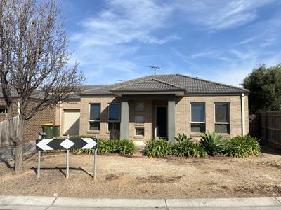 2 / 11 Annarosa Court, Werribee