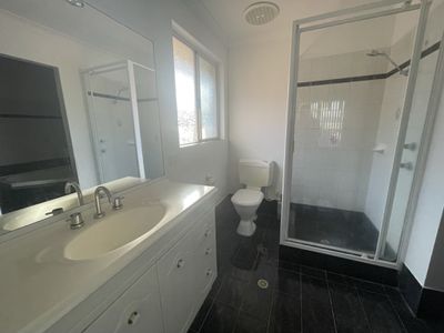 2 Stenton Gardens, Kinross