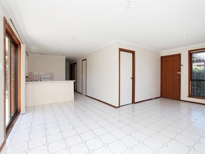 2 / 42 Rosella Avenue, Werribee