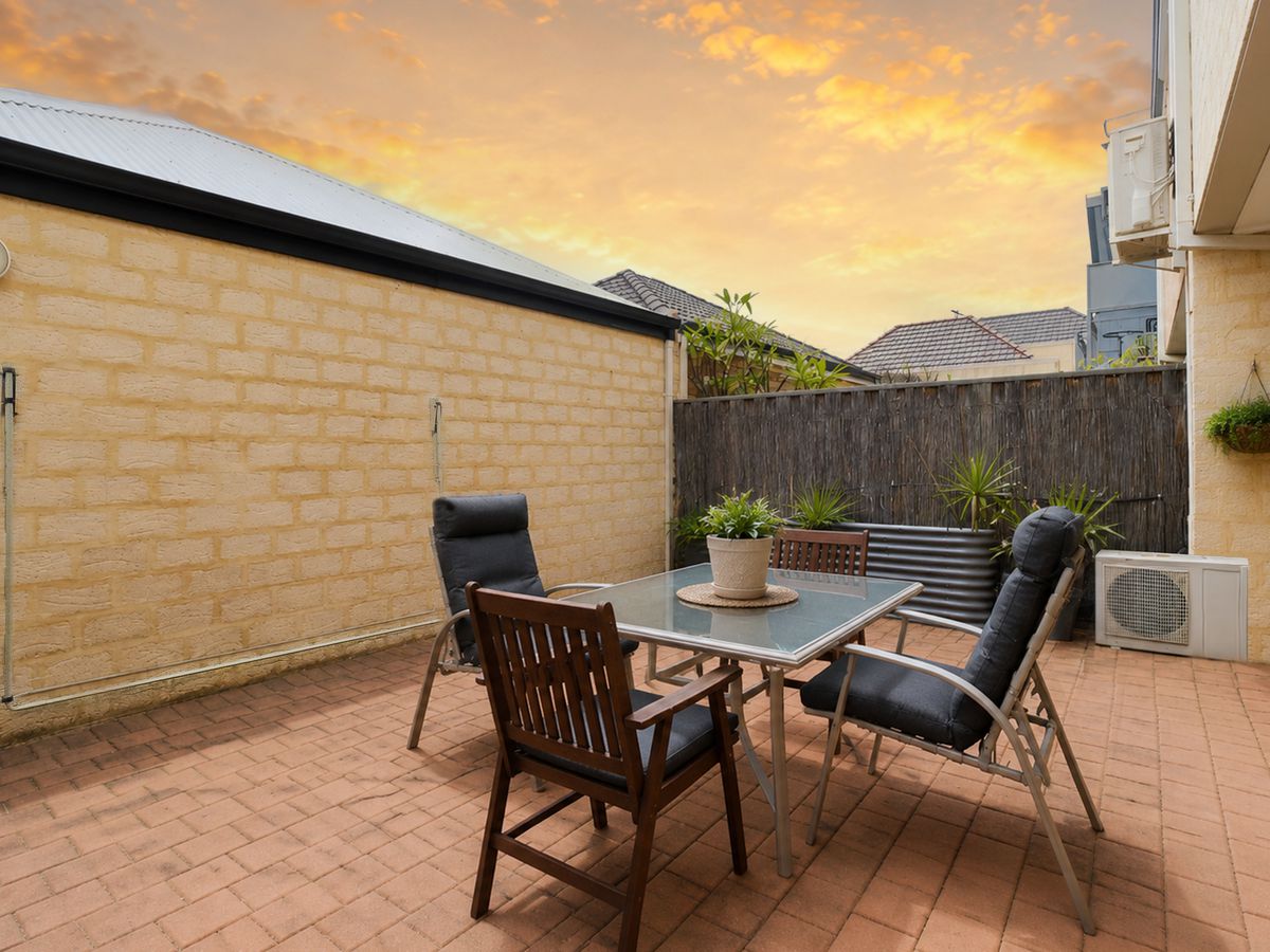 58 Lakeside Drive, Joondalup