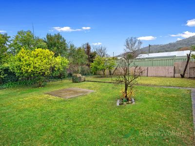 10 Lakeside Avenue, Mount Beauty