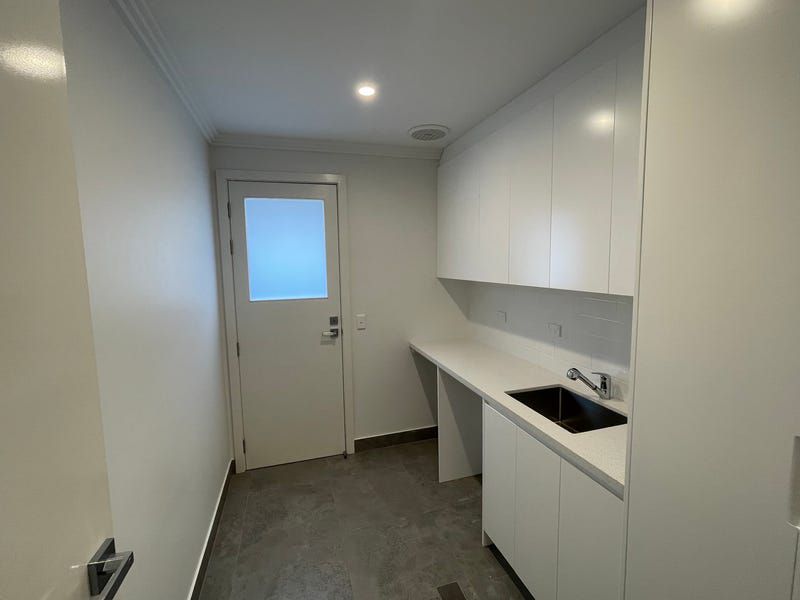 12 Meale Avenue, Gledswood Hills