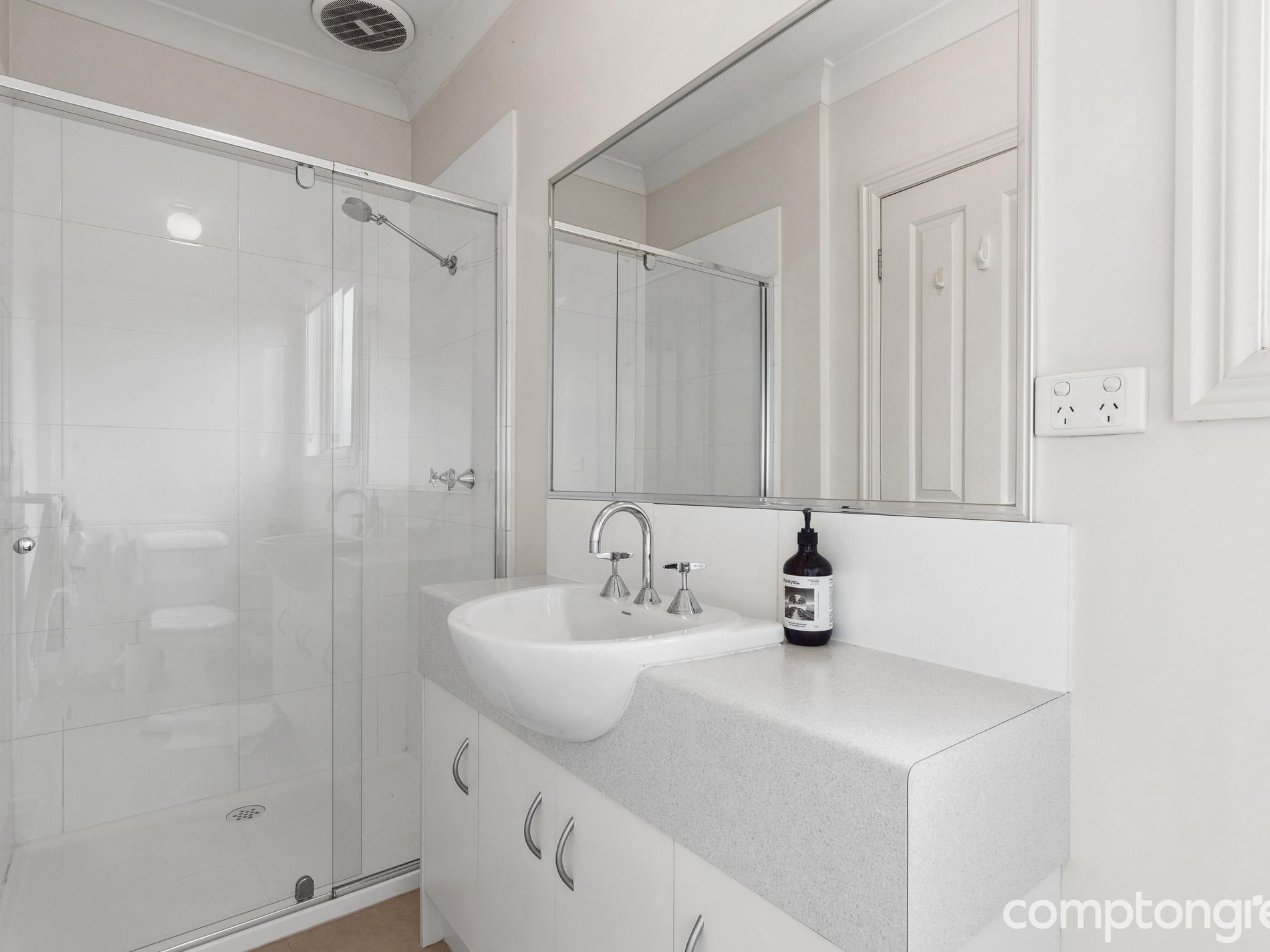 2 / 21 Basil Street, Newport
