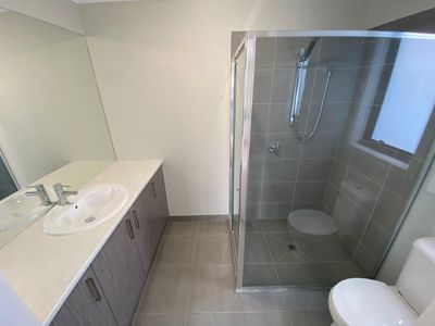1 / 24 Tamarind Crescent, Werribee