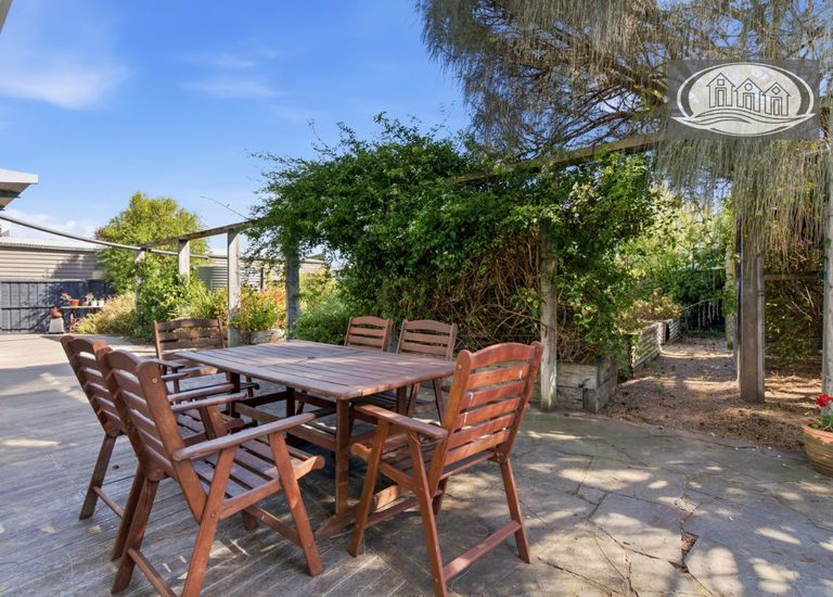 8 Aquarius Court, Portland North