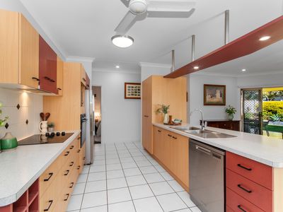 8 Crestbrook Drive, Mount Louisa