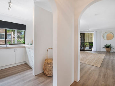 2 / 7 Lather Street, Southport