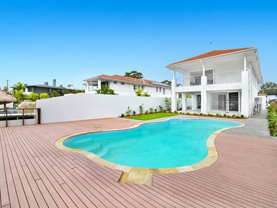 5 Park Ave, Broadbeach Waters
