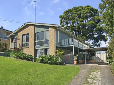 32 Hillcrest Avenue, Moorebank