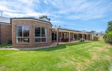 8 Holm Park Road, Beaconsfield