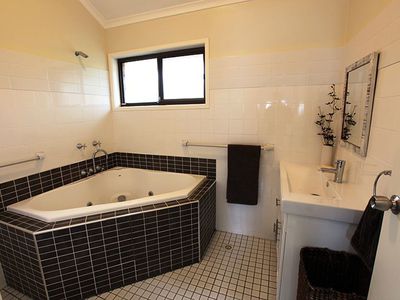 15 Peterborough Avenue, Lake Illawarra