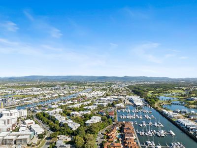 513 / 66 Sickle Avenue, Hope Island