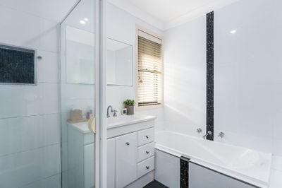 4 Horseman Place, CURRANS HILL, Currans Hill - Thumbnail 7