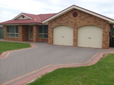 10 Lancaster Park Place, Dubbo