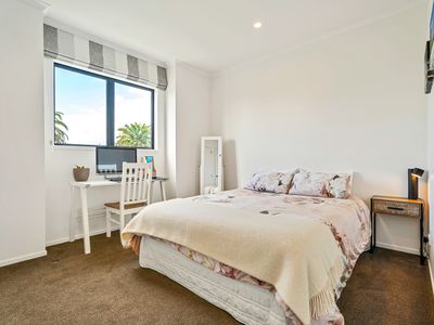 4/2 Frances Bryers Road, Hobsonville