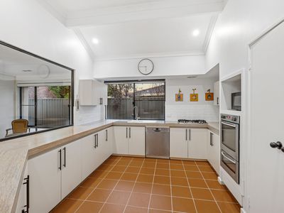 10 Emander Drive, Dianella