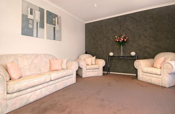 8 Manningtree Parade, Craigieburn