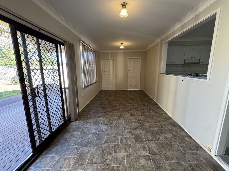 11 Dredge Avenue, Moorebank