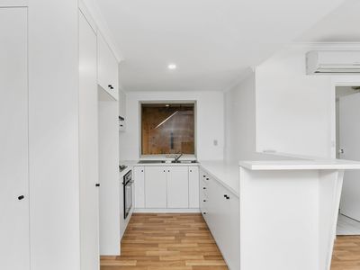 3 / 2 John Hindmarsh Frontage, Brompton