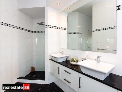 907 / 251 Hay Street, East Perth