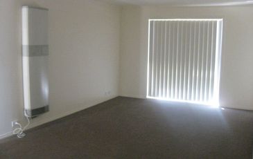 2 / 7 Syme Road, Pakenham