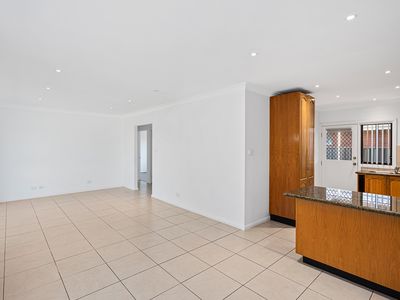 2 / 1 Oakland Avenue, Windang